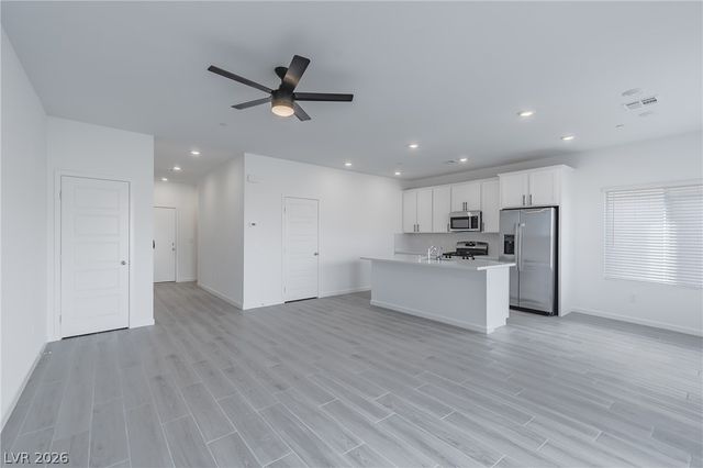 9958 Kimura Hills Avenue, Las Vegas, NV 89129