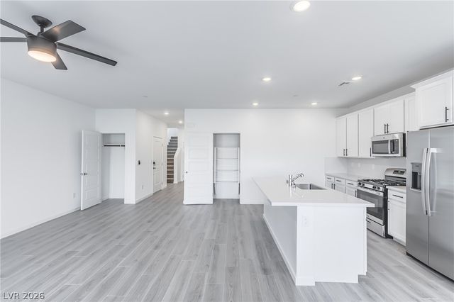 9958 Kimura Hills Avenue, Las Vegas, NV 89129