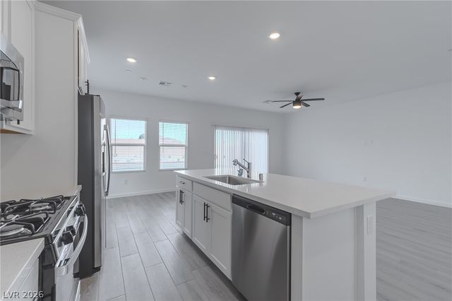 9958 Kimura Hills Avenue, Las Vegas, NV 89129