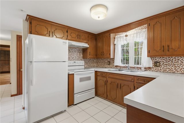 2 High Ridge Drive, Cumberland, RI 02864