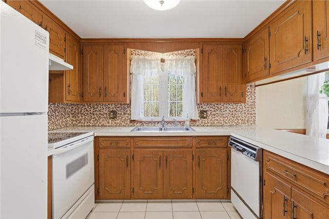 2 High Ridge Drive, Cumberland, RI 02864
