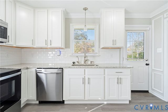 2340 Fernbrook Dr, Richmond, VA 23224