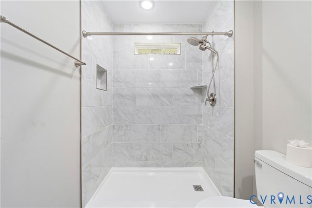 2340 Fernbrook Dr, Richmond, VA 23224