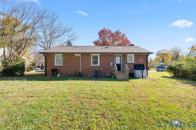 2340 Fernbrook Dr, Richmond, VA 23224