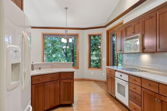 1300 Kings Lynn Road, Stoughton, WI 53589