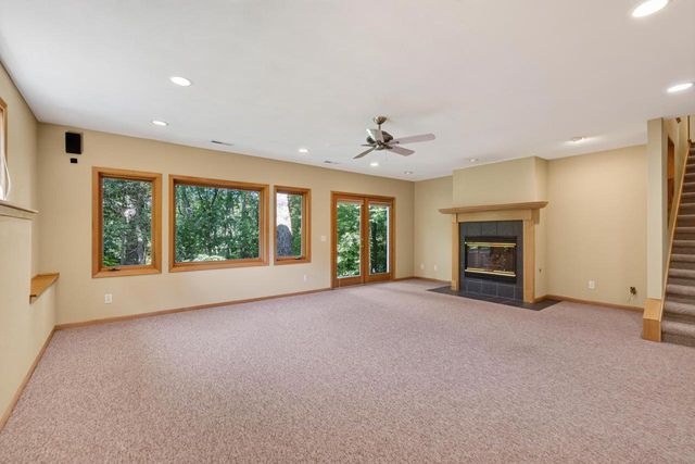 1300 Kings Lynn Road, Stoughton, WI 53589
