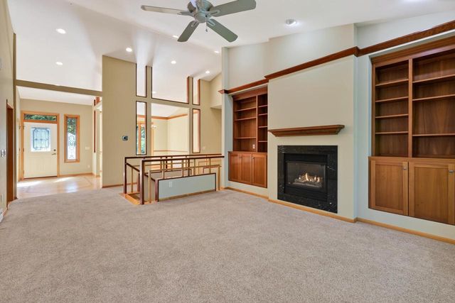 1300 Kings Lynn Road, Stoughton, WI 53589