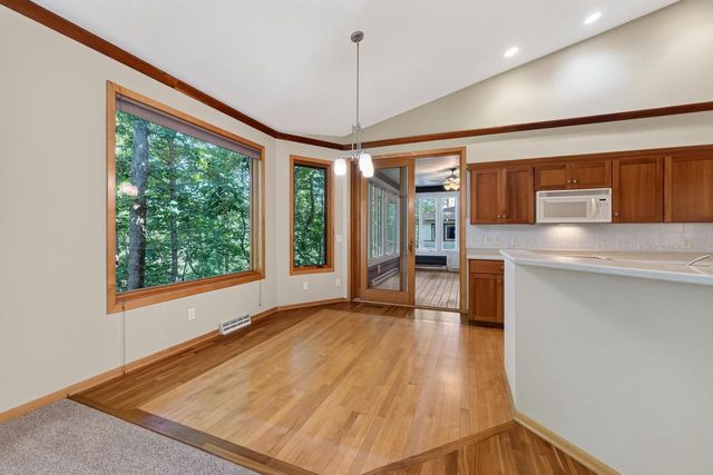 1300 Kings Lynn Road, Stoughton, WI 53589