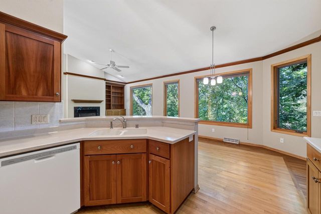 1300 Kings Lynn Road, Stoughton, WI 53589