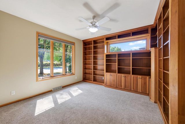 1300 Kings Lynn Road, Stoughton, WI 53589