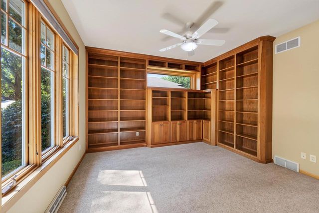1300 Kings Lynn Road, Stoughton, WI 53589