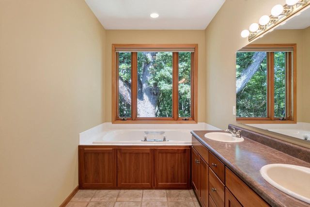 1300 Kings Lynn Road, Stoughton, WI 53589