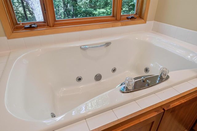 1300 Kings Lynn Road, Stoughton, WI 53589