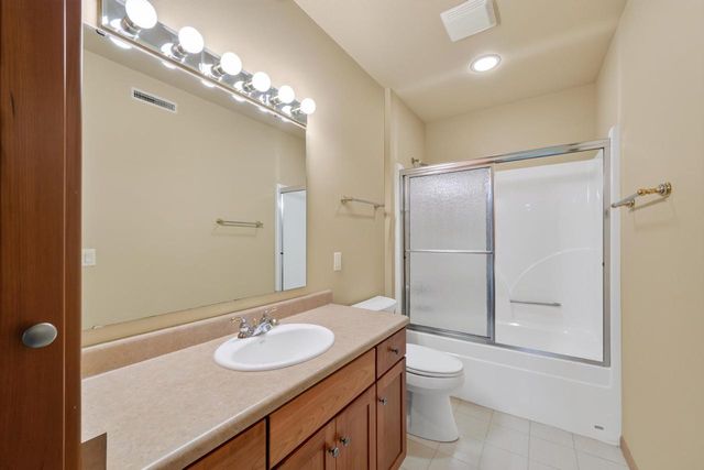 1300 Kings Lynn Road, Stoughton, WI 53589