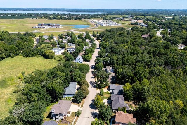 1300 Kings Lynn Road, Stoughton, WI 53589