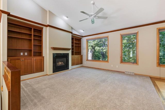 1300 Kings Lynn Road, Stoughton, WI 53589