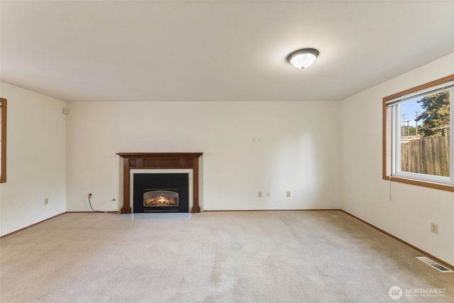 2727 Highline Place NE, Tacoma, WA 98422