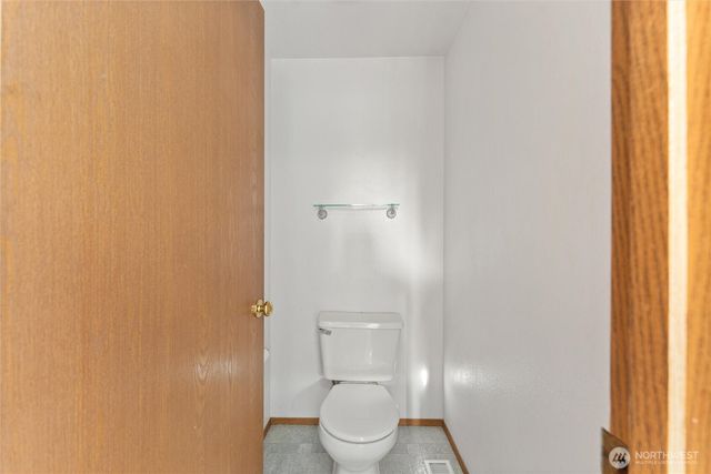 2727 Highline Place NE, Tacoma, WA 98422