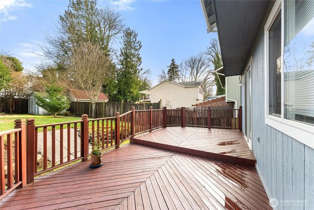 2727 Highline Place NE, Tacoma, WA 98422