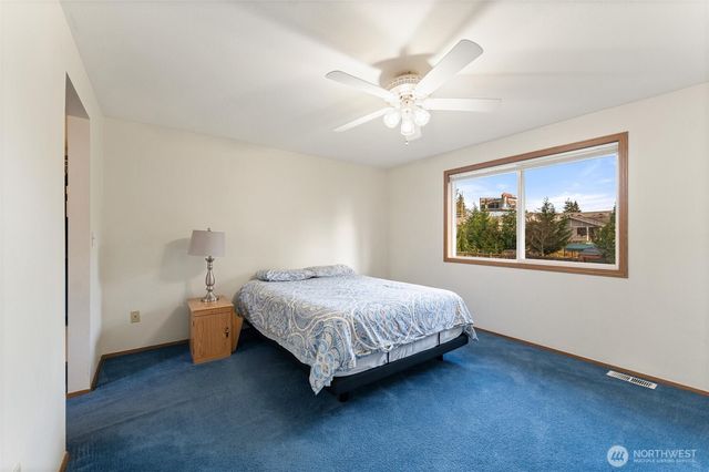 2727 Highline Place NE, Tacoma, WA 98422