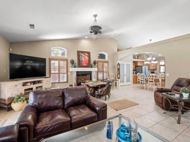 3055 Glenville Avenue, Madera, CA 93637