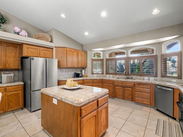 3055 Glenville Avenue, Madera, CA 93637