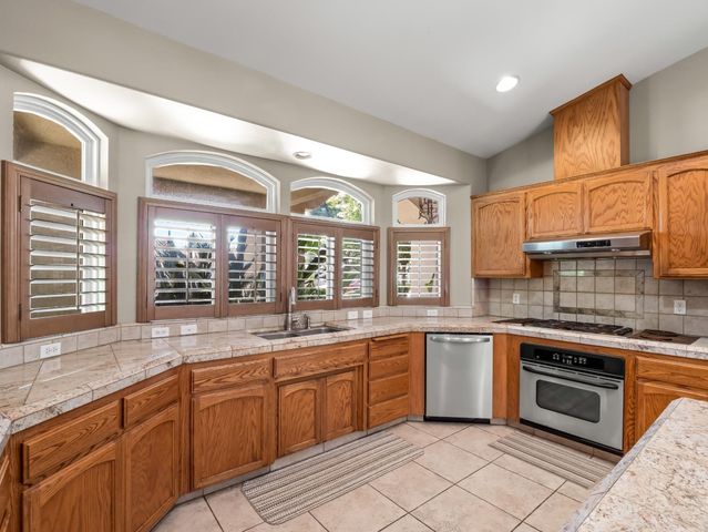 3055 Glenville Avenue, Madera, CA 93637