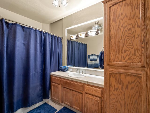 3055 Glenville Avenue, Madera, CA 93637
