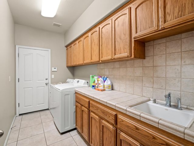3055 Glenville Avenue, Madera, CA 93637