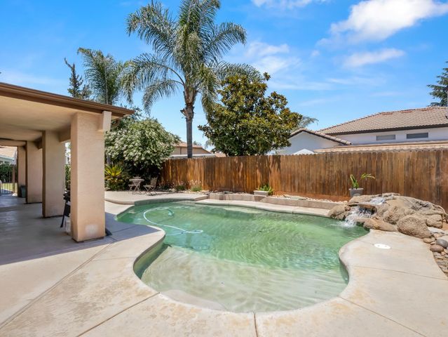 3055 Glenville Avenue, Madera, CA 93637