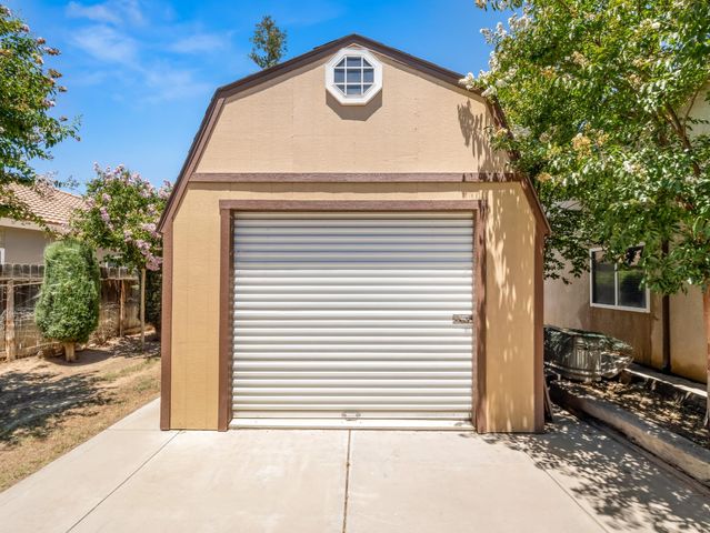 3055 Glenville Avenue, Madera, CA 93637