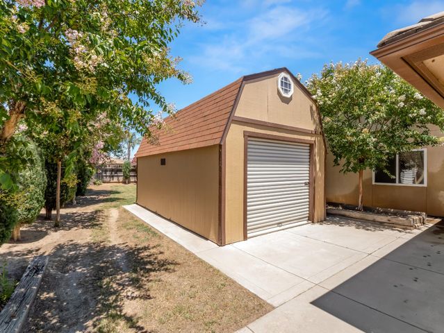 3055 Glenville Avenue, Madera, CA 93637