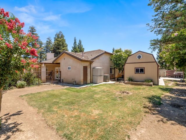3055 Glenville Avenue, Madera, CA 93637