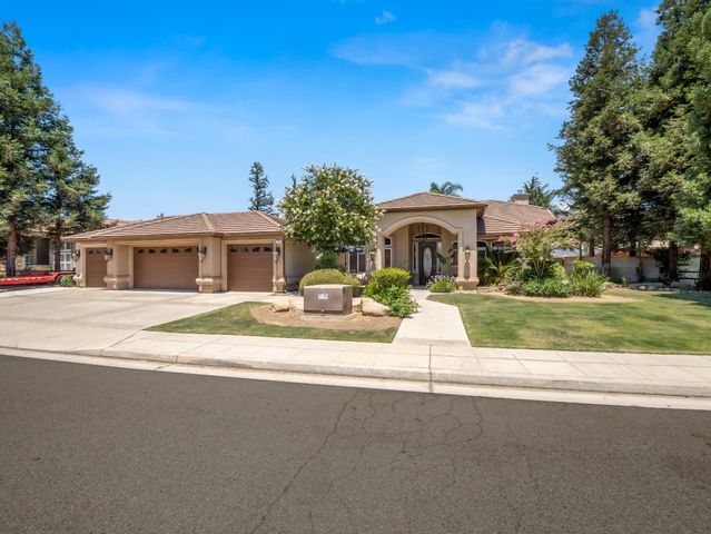 3055 Glenville Avenue, Madera, CA 93637