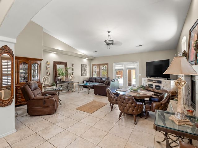 3055 Glenville Avenue, Madera, CA 93637