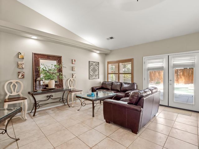 3055 Glenville Avenue, Madera, CA 93637