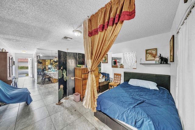5775 W Fernley Dr Drive W 76, West Palm Beach, FL 33415