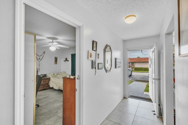 5775 W Fernley Dr Drive W 76, West Palm Beach, FL 33415