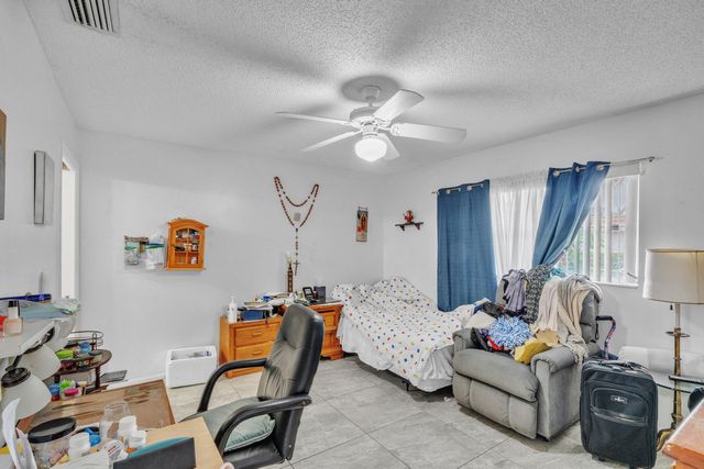 5775 W Fernley Dr Drive W 76, West Palm Beach, FL 33415