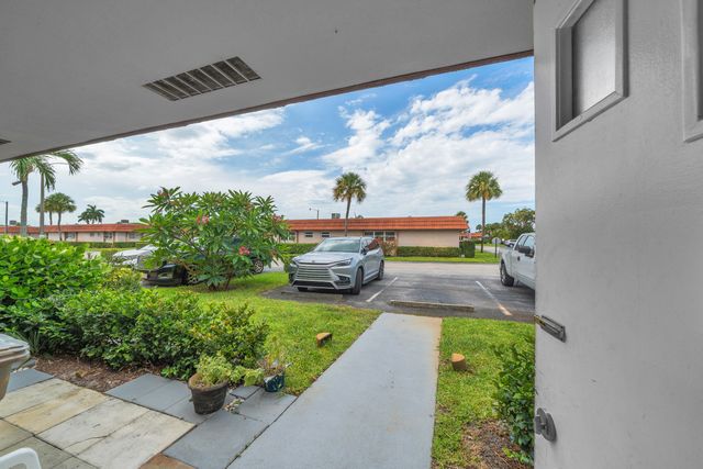 5775 W Fernley Dr Drive W 76, West Palm Beach, FL 33415