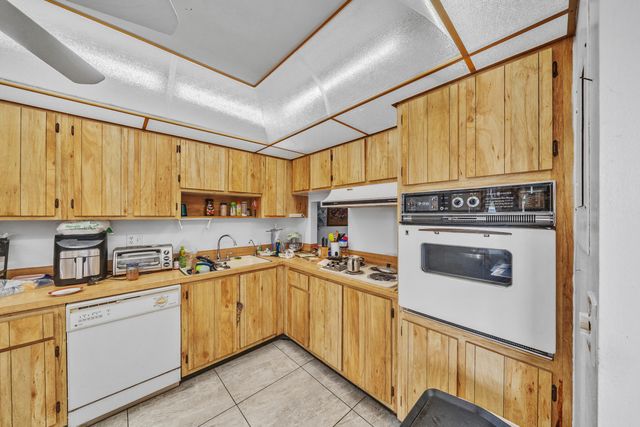 5775 W Fernley Dr Drive W 76, West Palm Beach, FL 33415