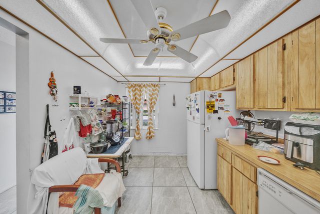 5775 W Fernley Dr Drive W 76, West Palm Beach, FL 33415