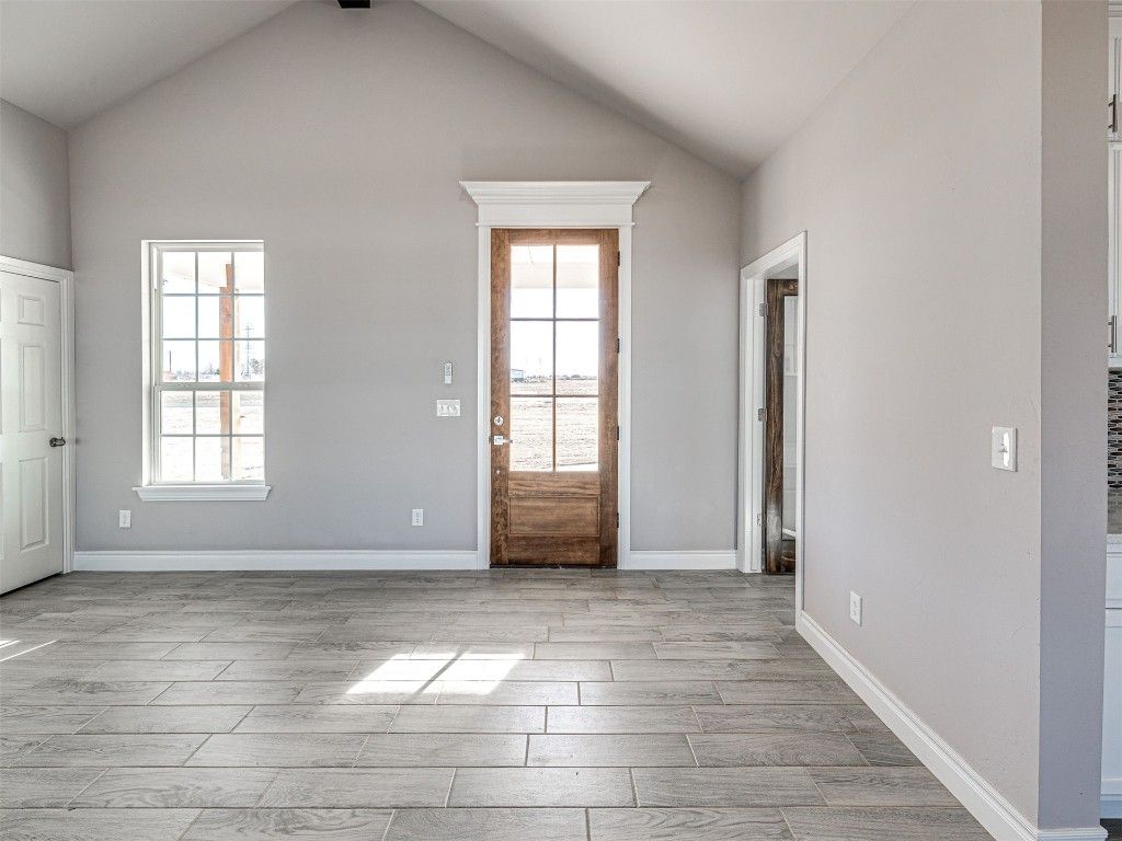 Image 7 of property listing at 11746 Narrow Way, Guthrie, OK 73044