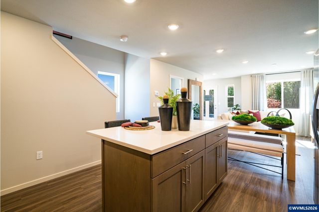 841 Sifuentez Ct, Woodburn, OR 97071