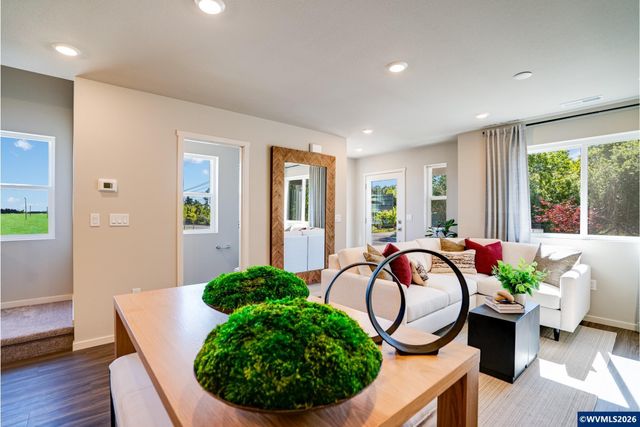 841 Sifuentez Ct, Woodburn, OR 97071