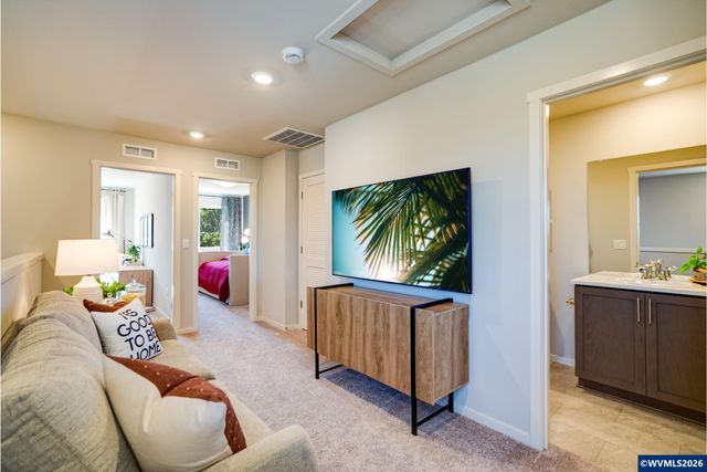 841 Sifuentez Ct, Woodburn, OR 97071