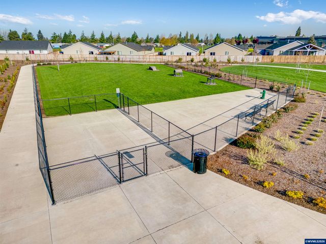 841 Sifuentez Ct, Woodburn, OR 97071