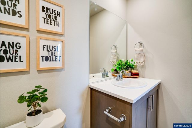 841 Sifuentez Ct, Woodburn, OR 97071