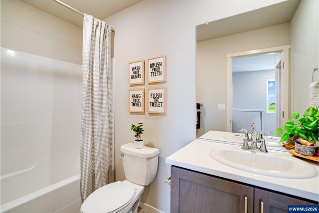 841 Sifuentez Ct, Woodburn, OR 97071