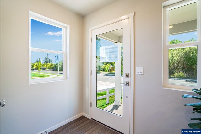 841 Sifuentez Ct, Woodburn, OR 97071